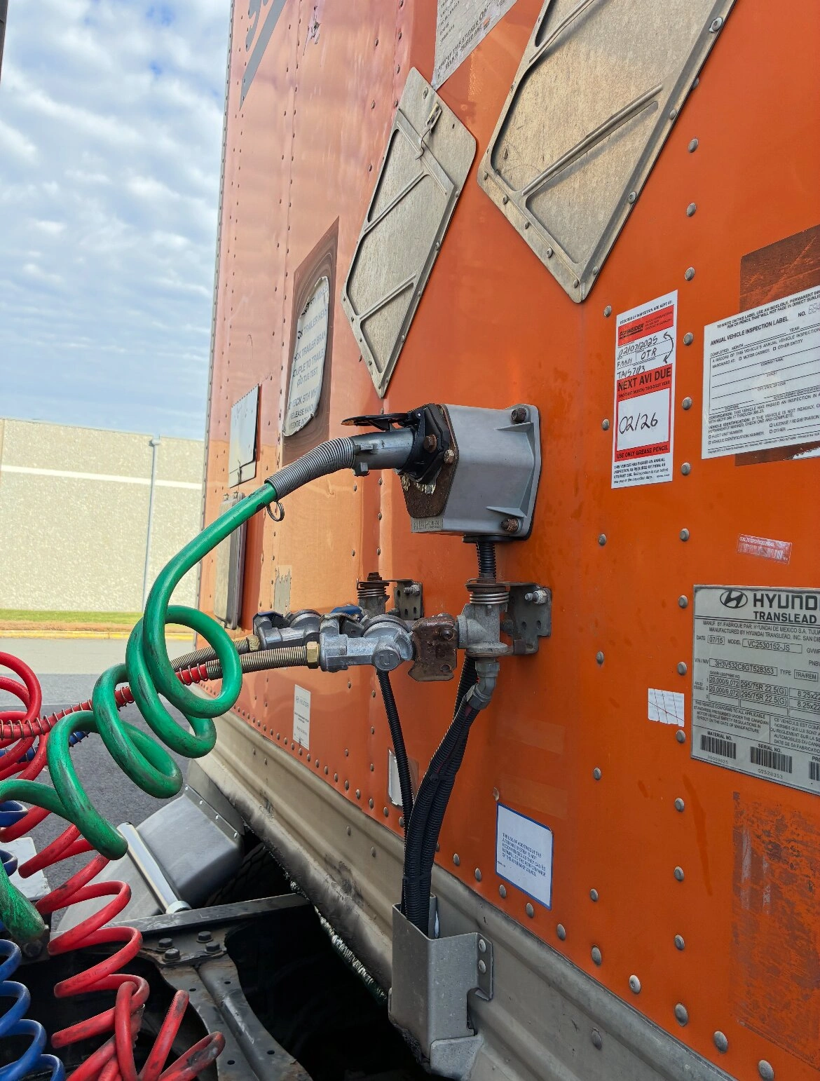 Trailer undercarriage road service and repair