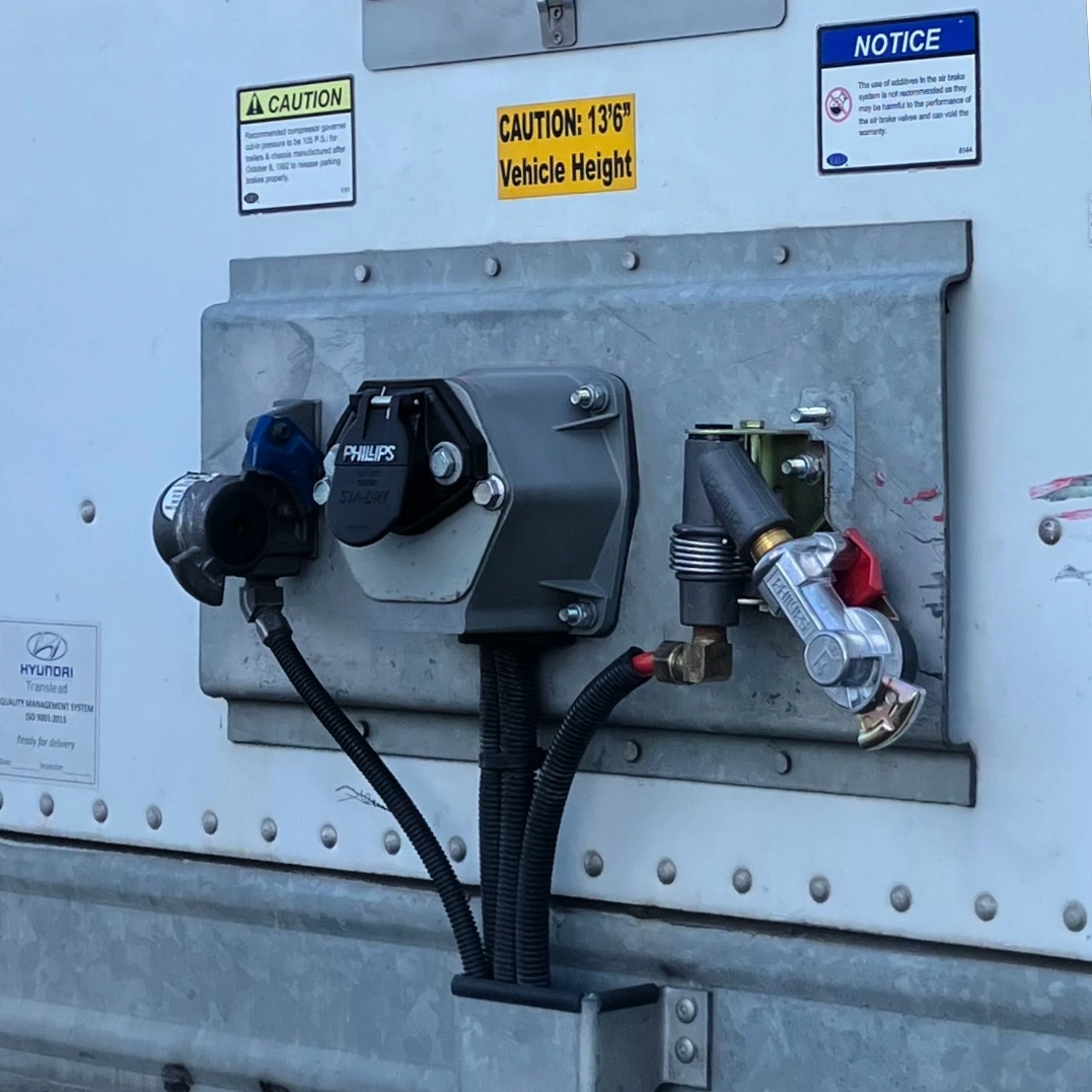 Glad hand coupling repair for semi-trailers