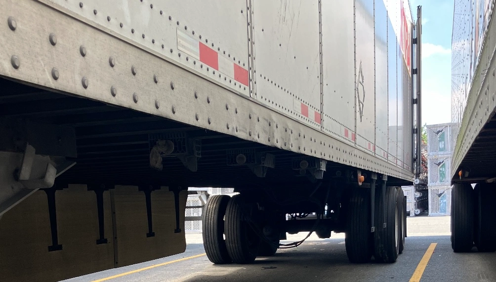 Commercial trailer fleet roadside service