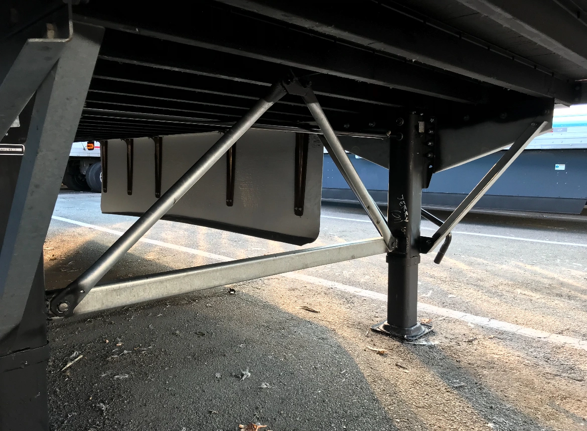 Trailer landing legs repair and service